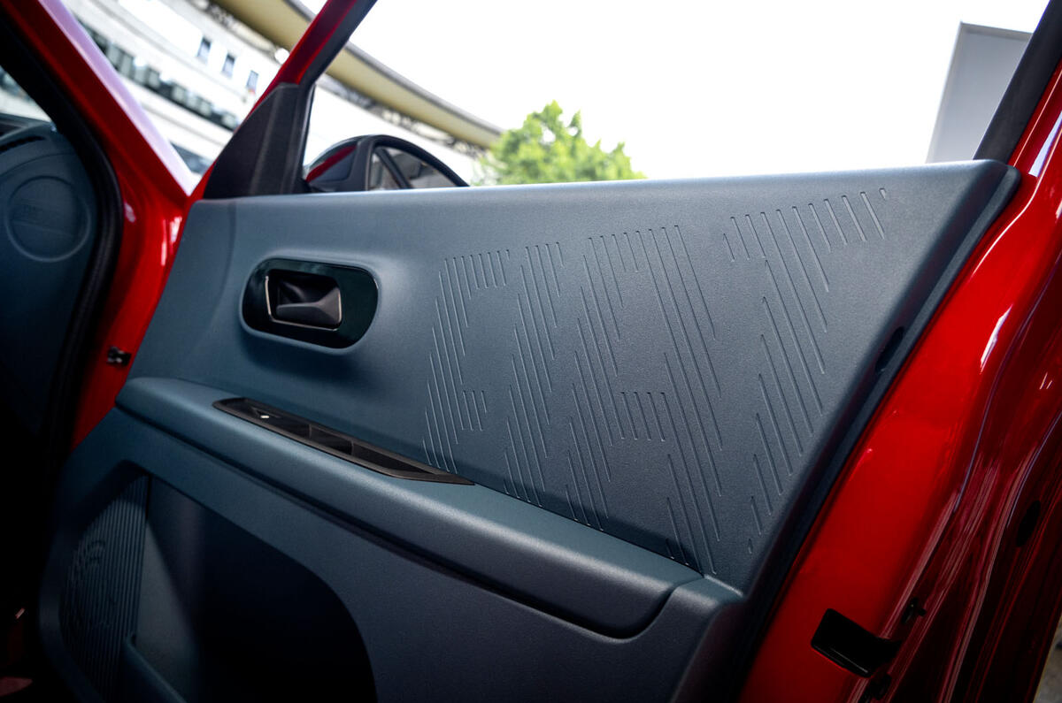 Fiat Grande Panda avis 2025 013 carte de porte
