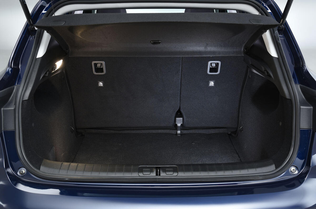 fiat-tipo-boot-space.jpg?itok=U2Y7NcrQ