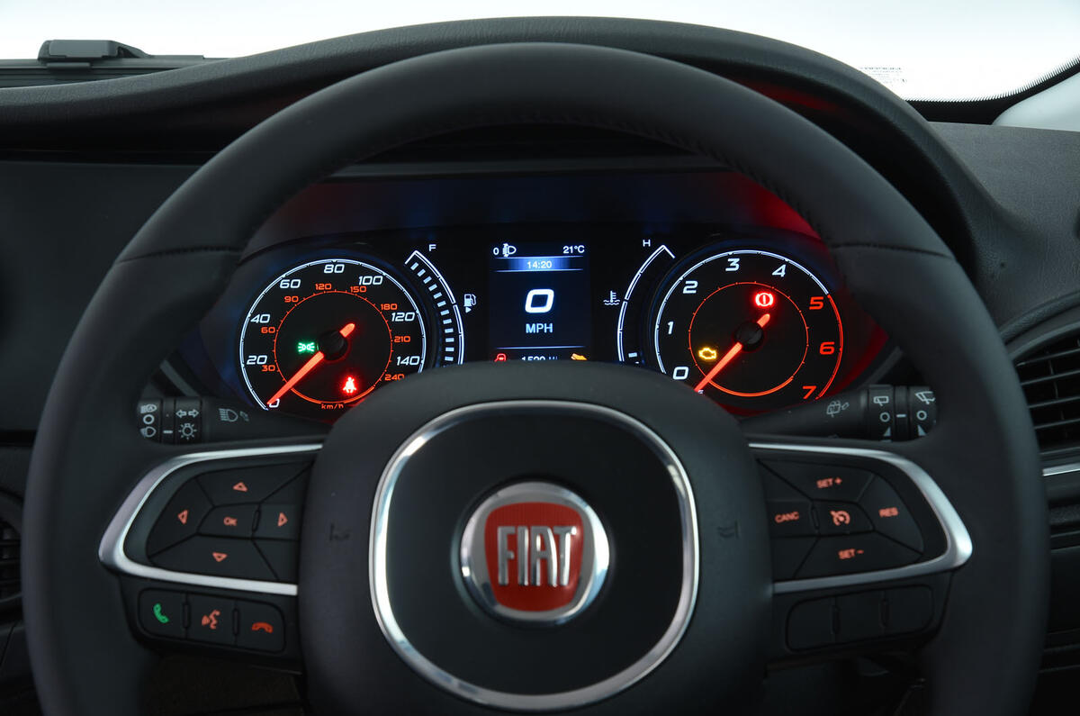 fiat-tipo-instrument-cluster.jpg?itok=sX