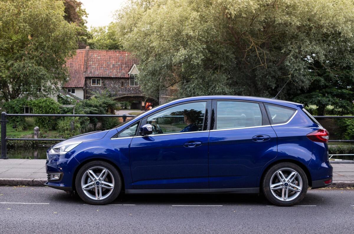 Profil latéral du Ford C-Max