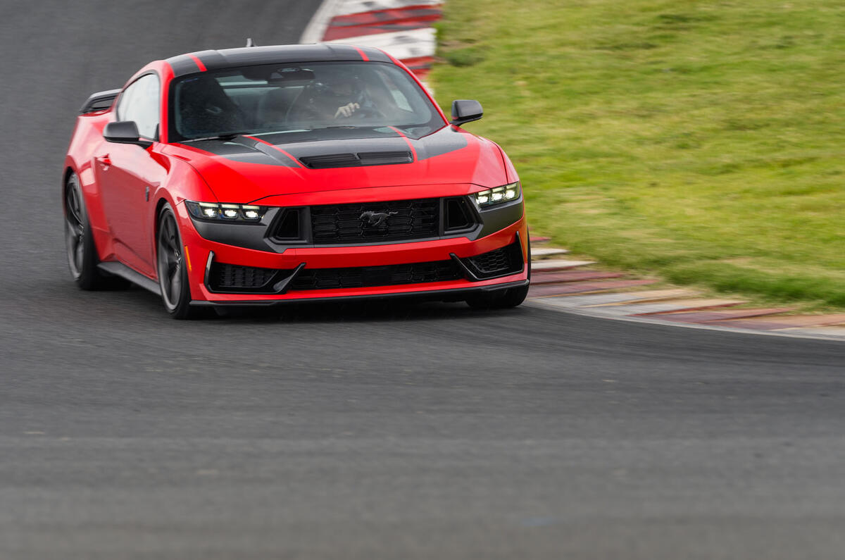 ford mustang dark horse avis 202307 virage piste