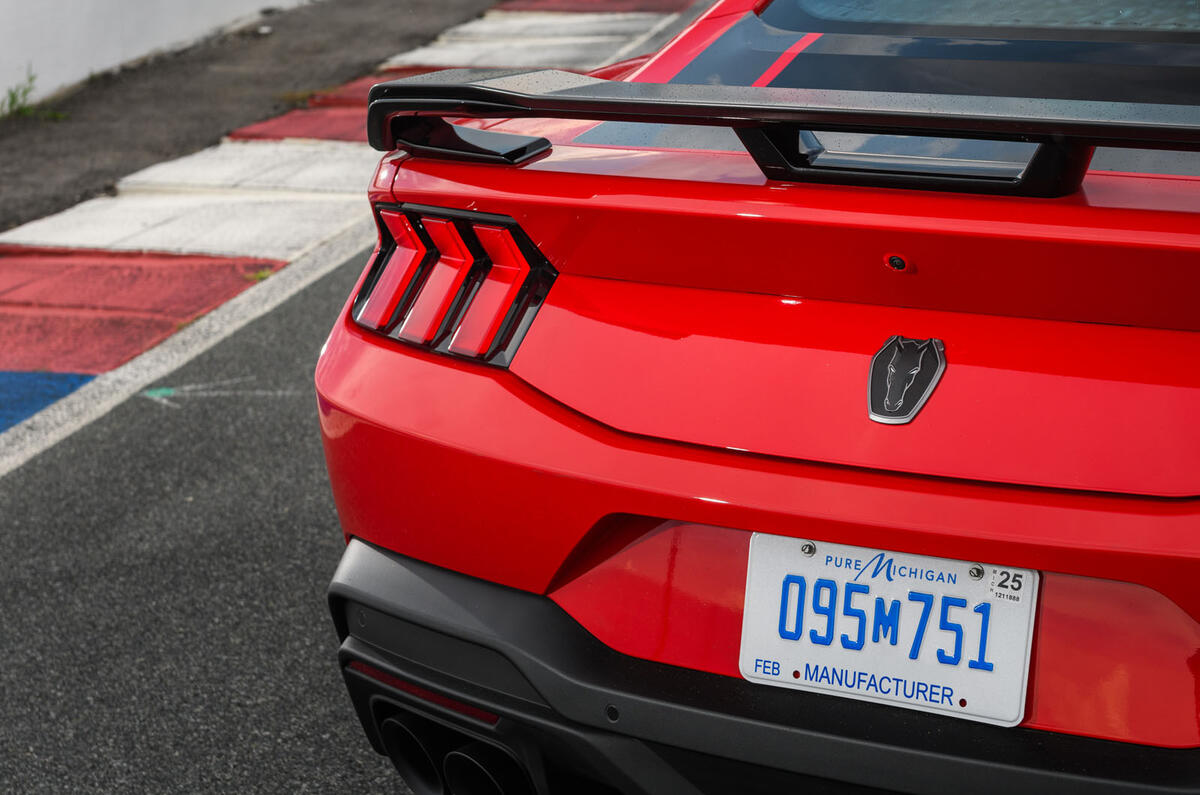 ford mustang dark horse review 202319 détail arrière