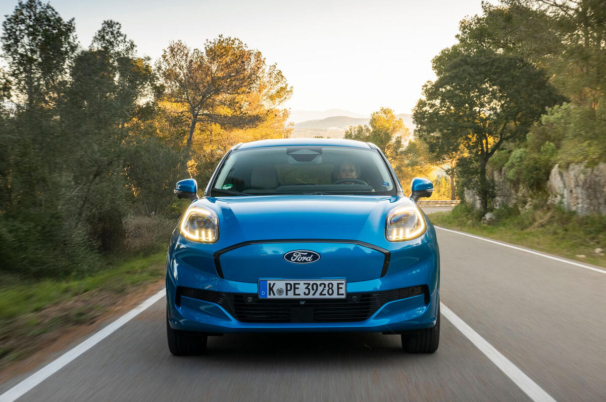 Ford Puma Gen E 2025 Review tête avant sur la piste 019