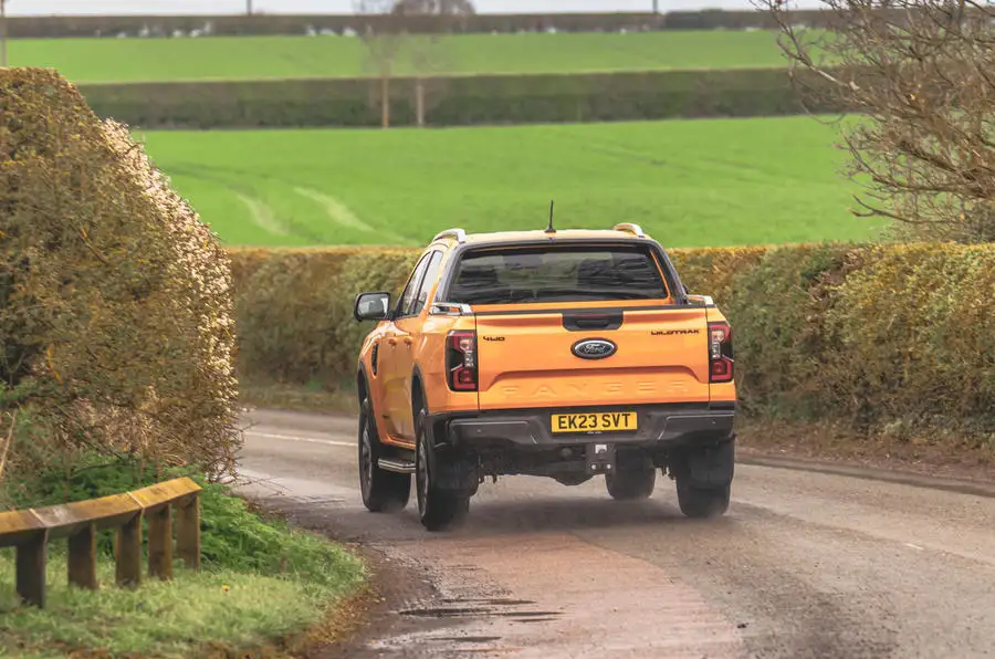 ford ranger wildtrack avis 2023 05 virage arrière