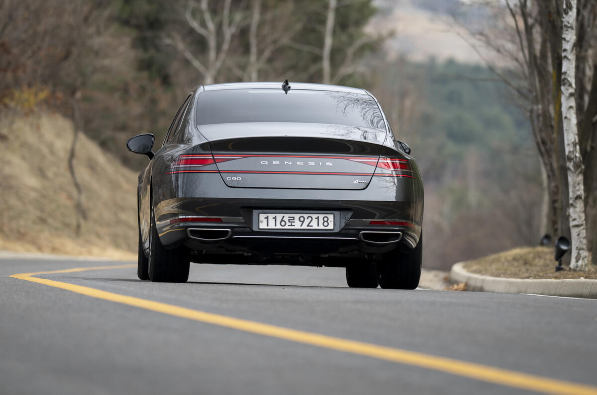 Genesis G90 arrière