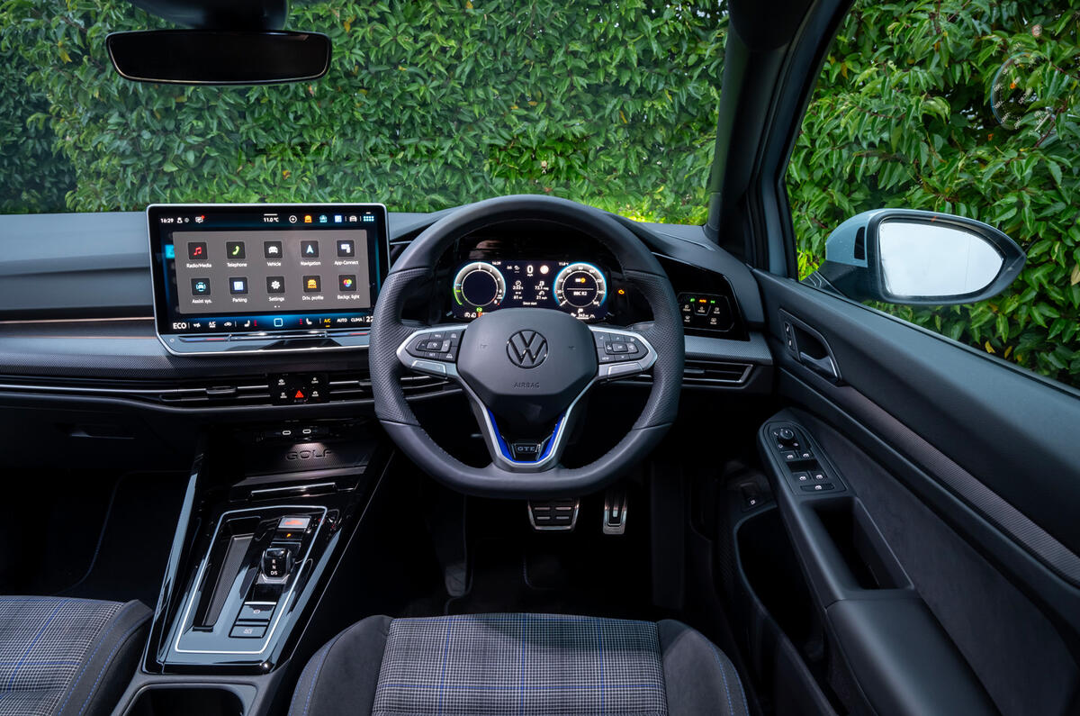 Golf GTE essai intérieur avant