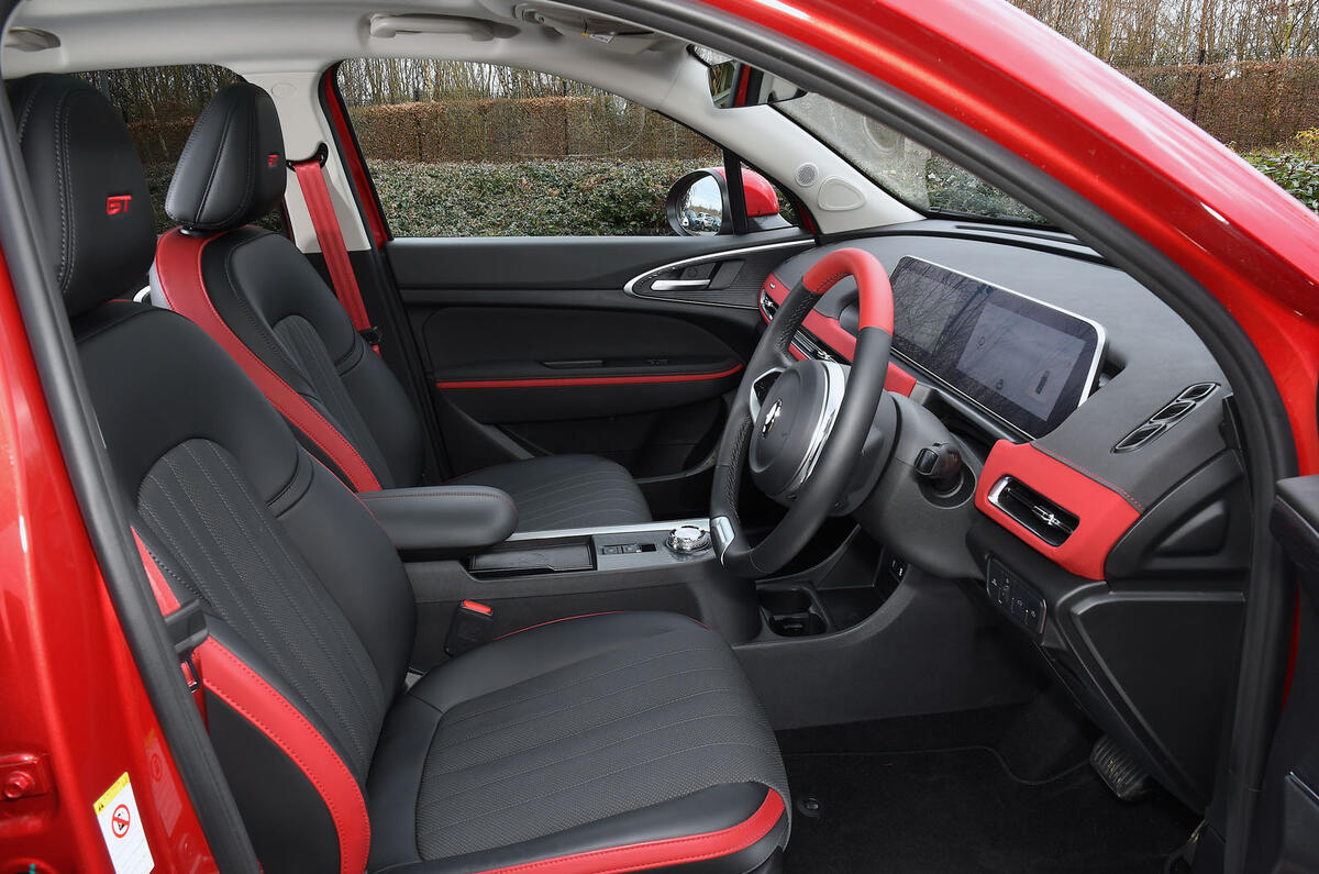 GWM Ora 03 GT en travers des sièges avant