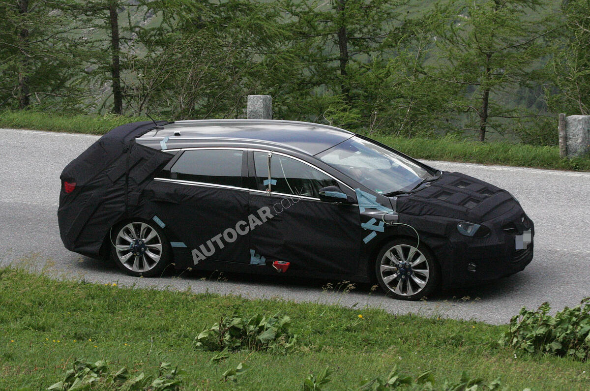 Hyundai i40 estate: first pics