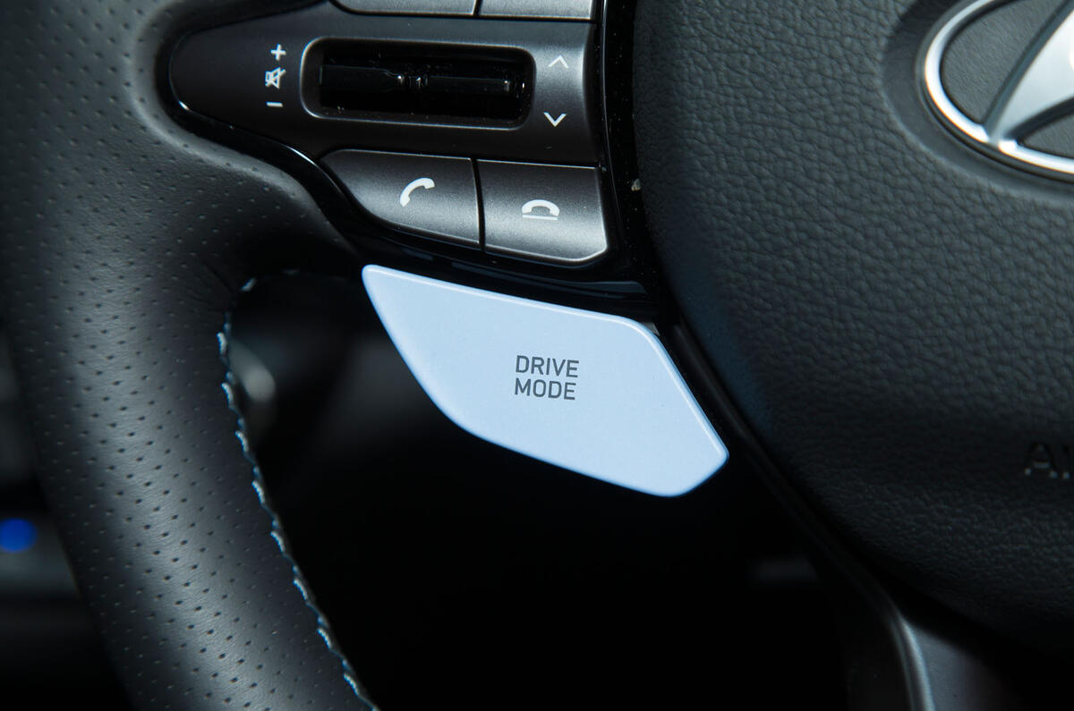 Hyundai i30 N drive modes button