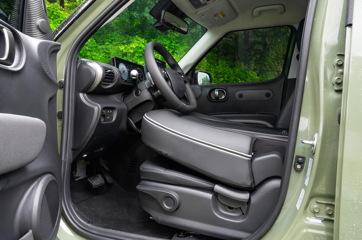 Hyundai Inster 2024 Critique du pliage des sièges avant 103213