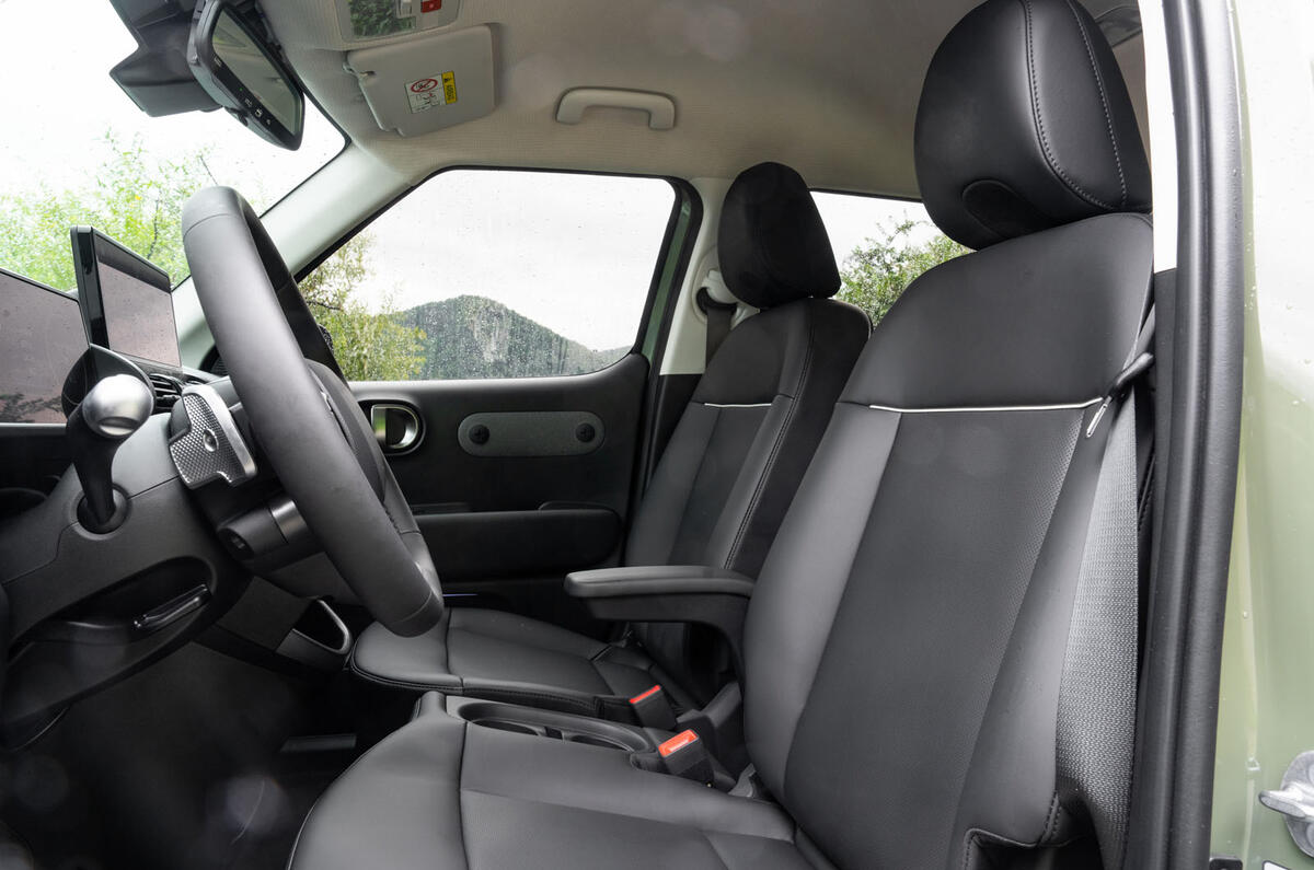 Hyundai Inster 2024 compte-rendu sièges avant 103187