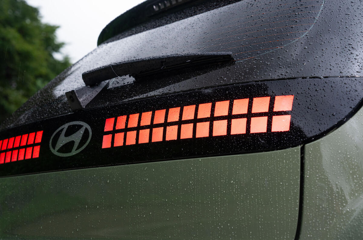 Hyundai Inster 2024 Critique du feu arrière 103074