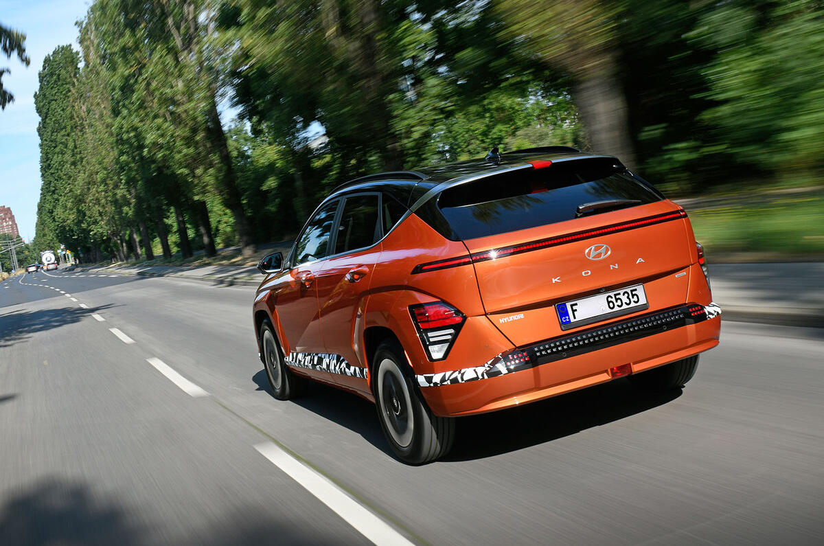 hyundai kona review 2023 02 tracking rear