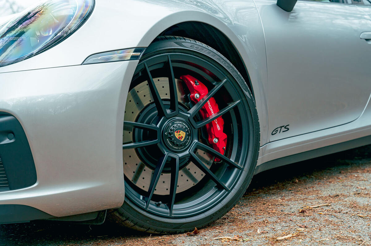 5-porsche-911-targa-4-GTS-wheels