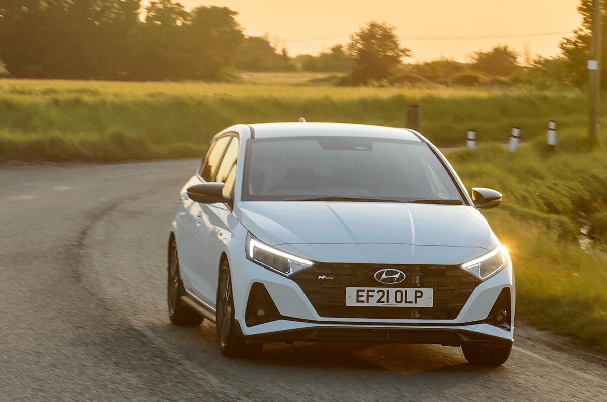 01 Hyundai i20N Line 2021 FD en virage