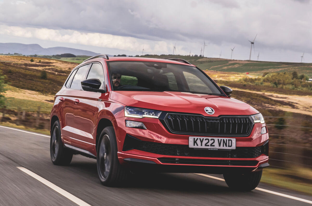 01 Skoda Karoq 2022 FD hero track