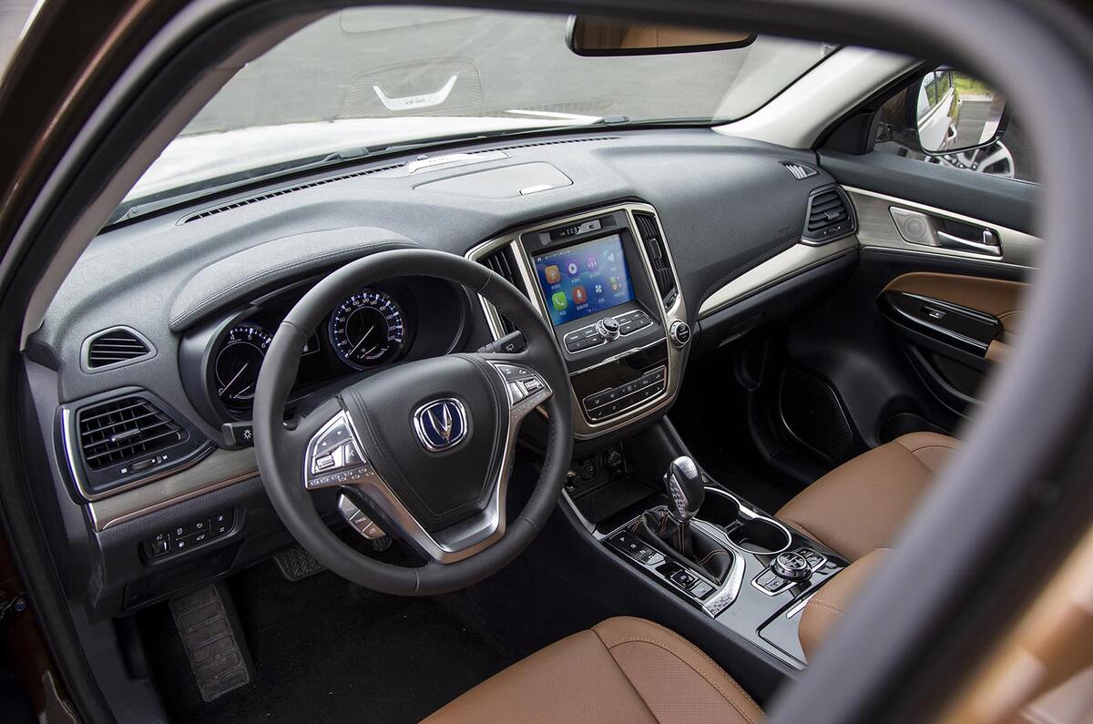 Changan cs95 интерьер