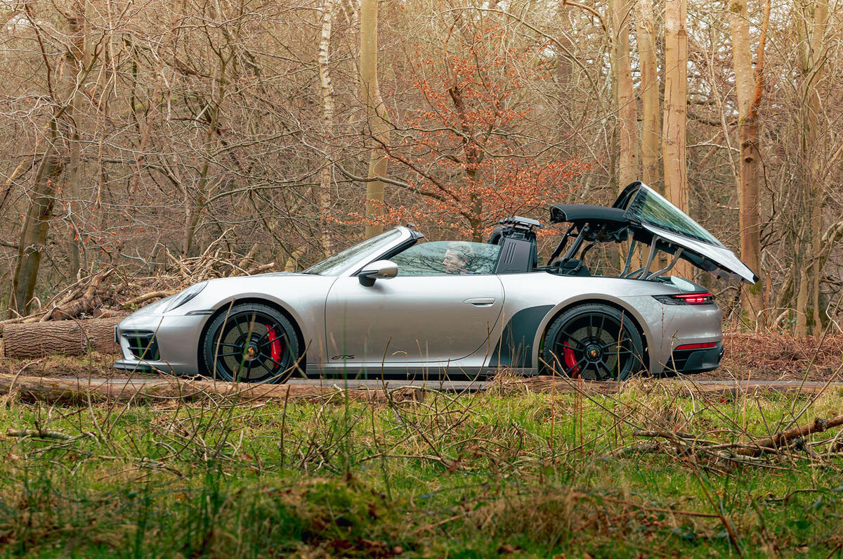 19-porsche-911-targa-4-GTS-static-roof