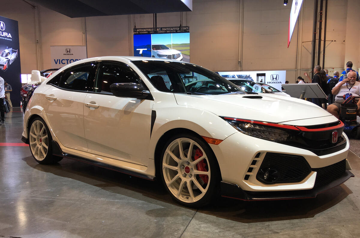 01_civic_type_r_carbon.jpg