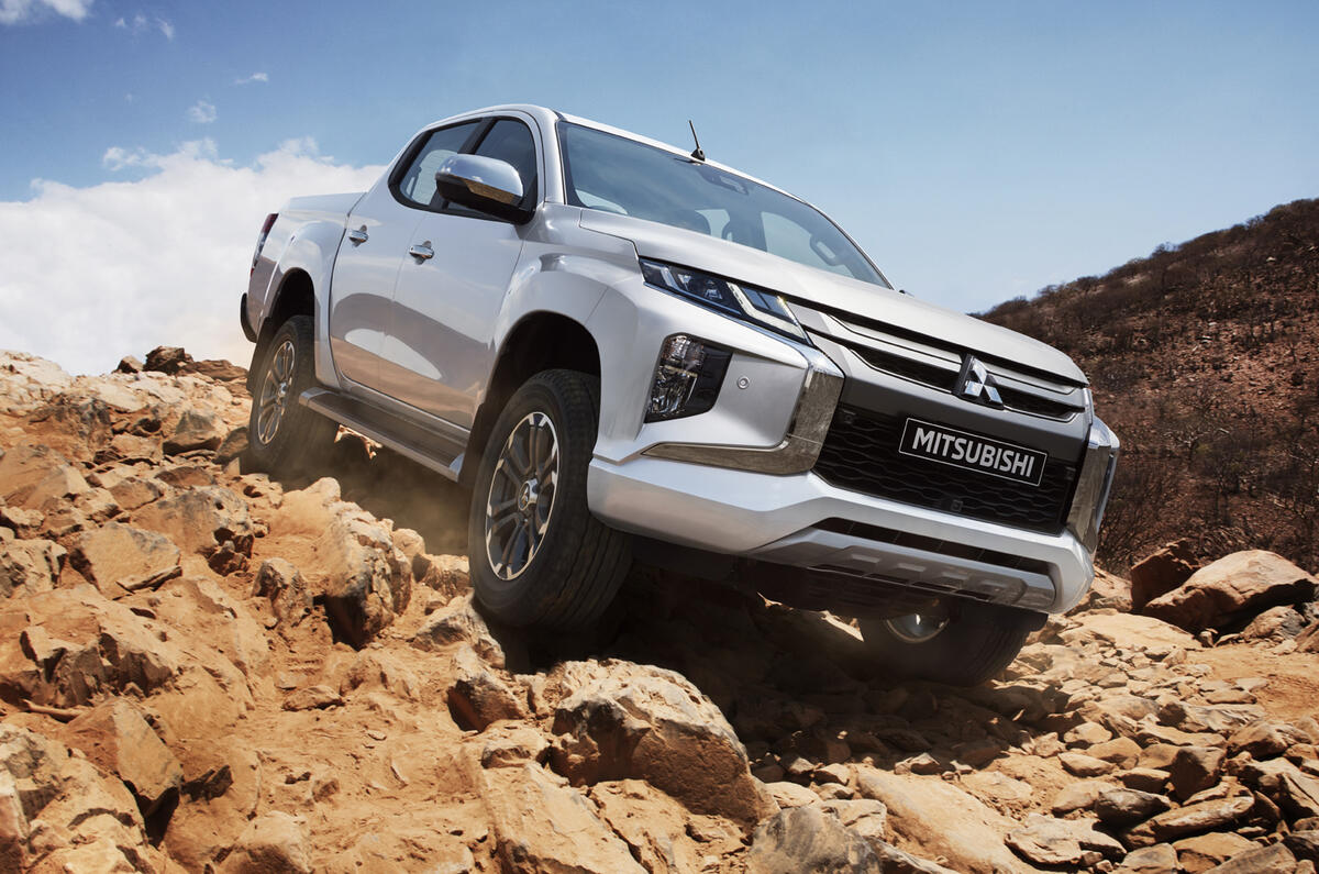 2015 - [Mitsubishi / Fiat] L200 - Triton / Fullback - Page 3 01mtsubishil2002