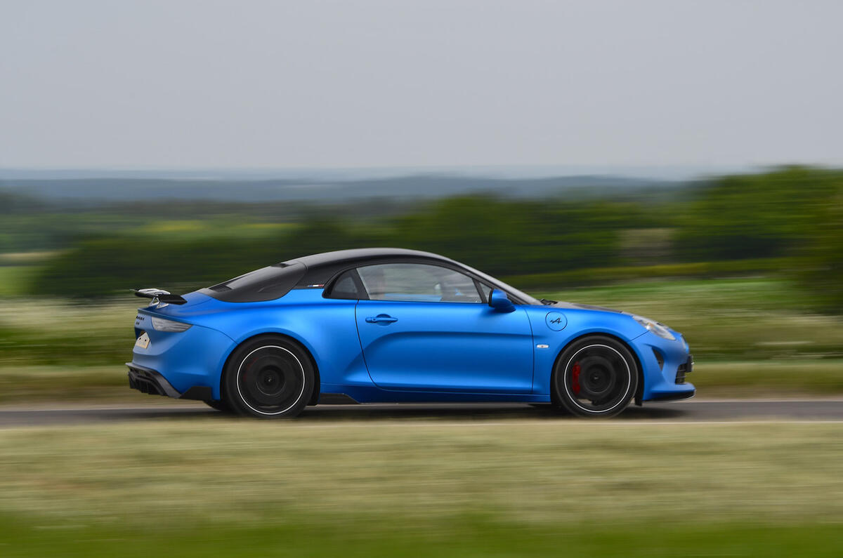 02 Alpine A110 R UK FD 2023 side panning