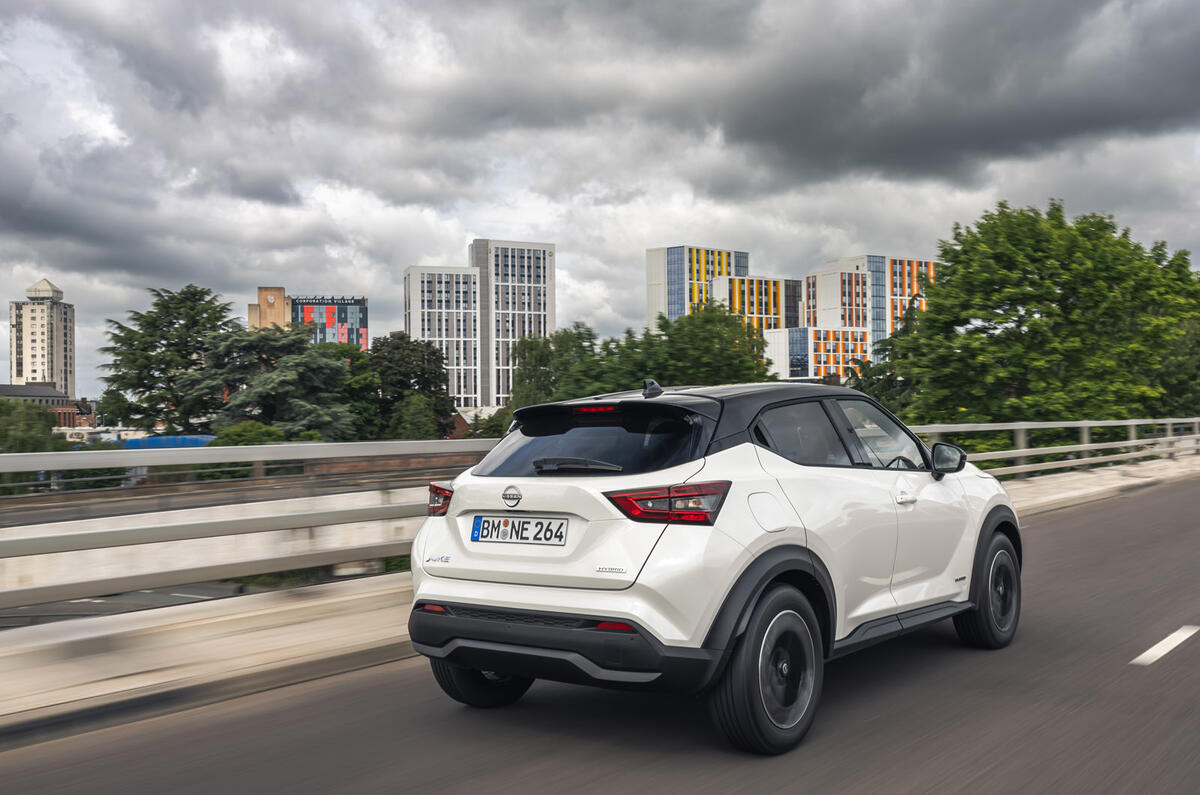 02 Nissan Juke Hybrid 2022 FD piste arrière