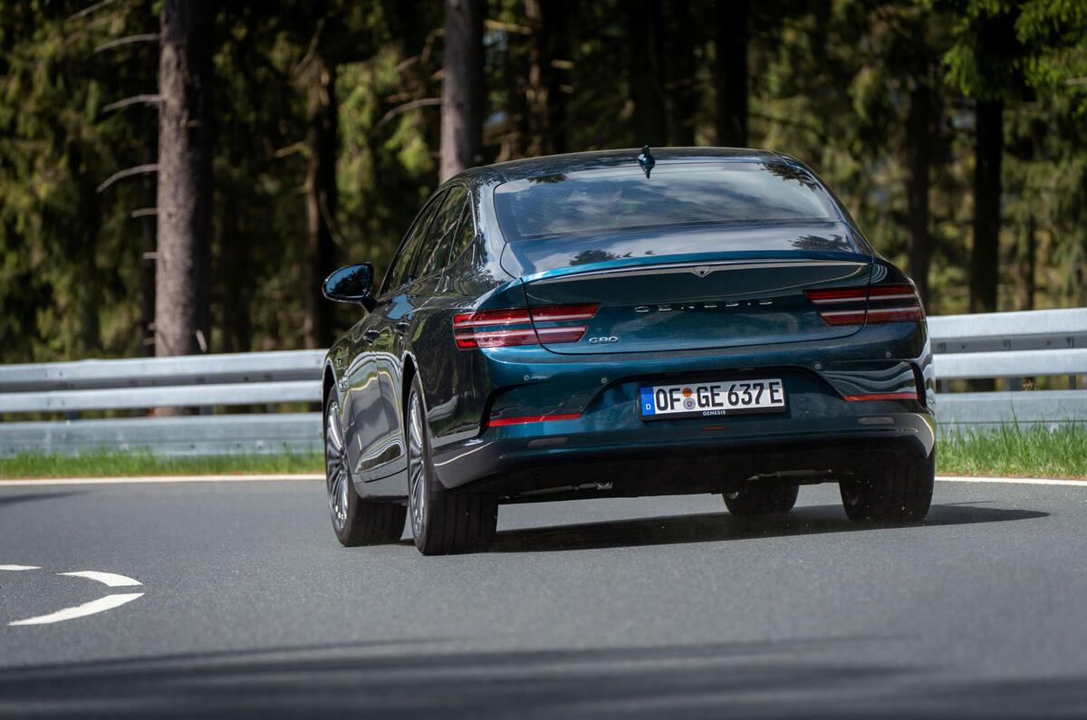 021 genesis g80 ev cornering arrière 2022