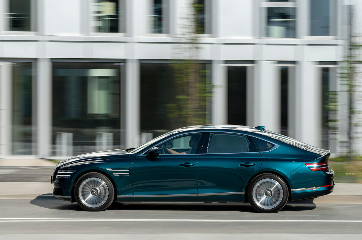 023 genesis g80 ev panning side 2022
