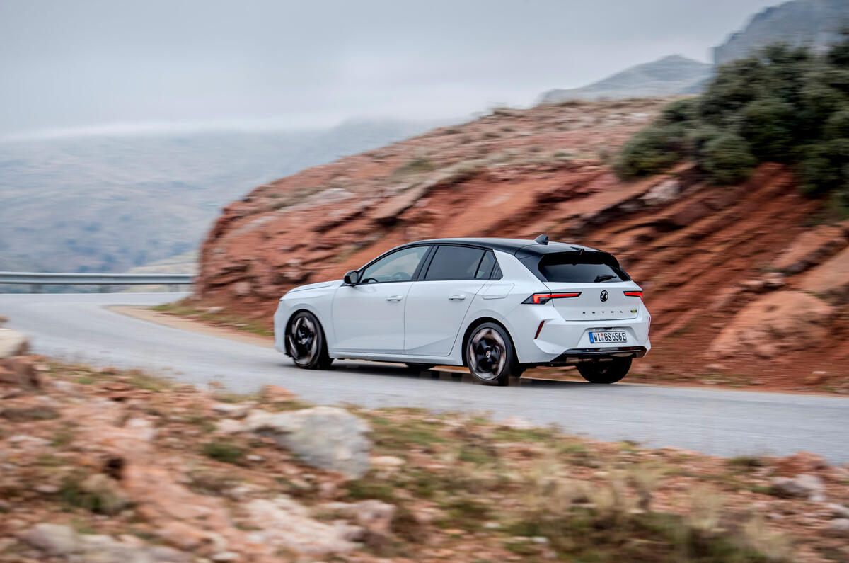 03 Vauxhall Astra GSE FD 2023 conduite latérale arrière