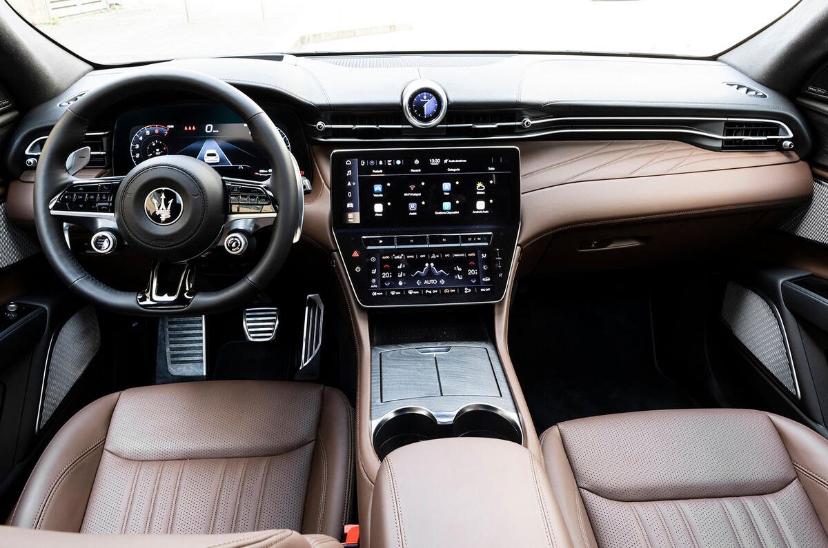 033 MASERATI GRECALE GT dash 2022 