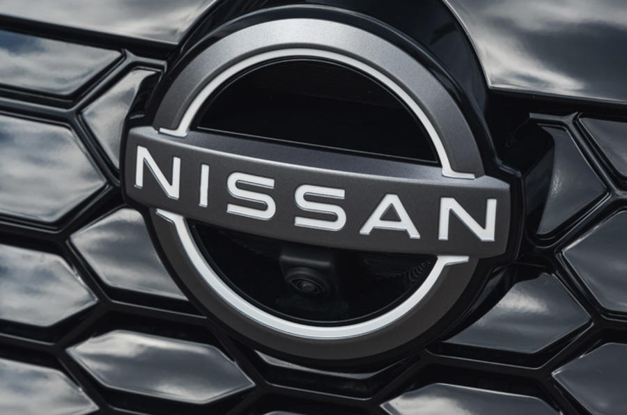 04 Nissan Juke Hybrid 2022 FD badge