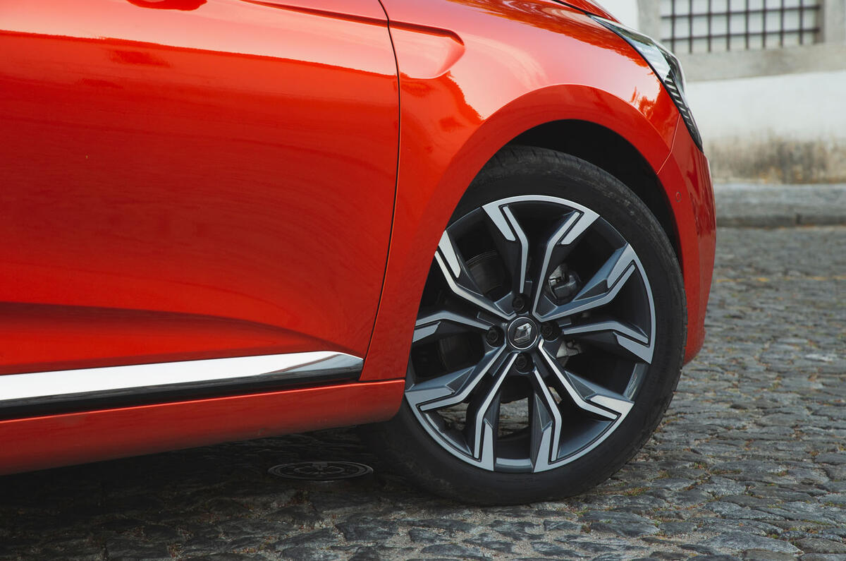 Renault Clio Tce100 Iconic 2019 Review Autocar