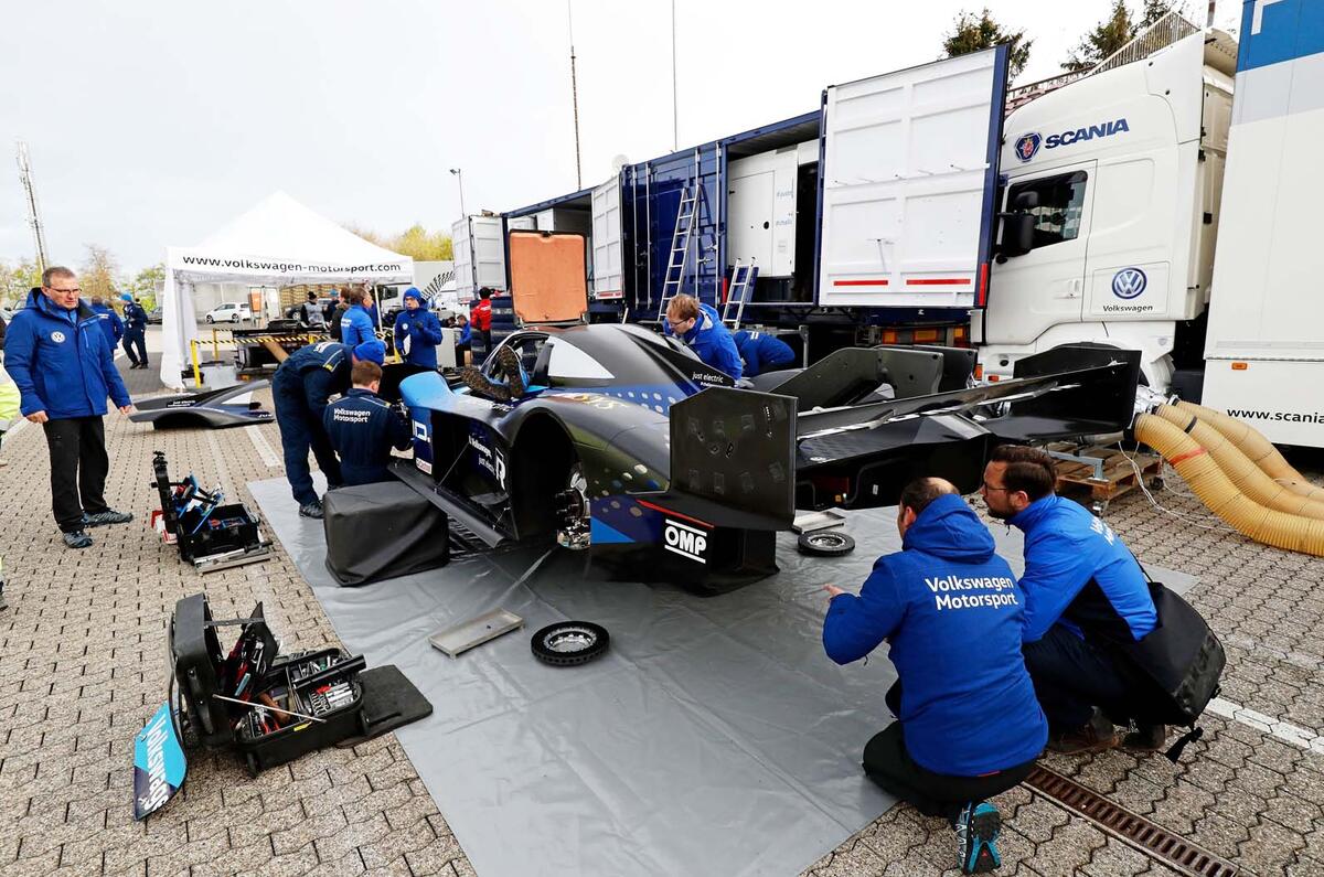Autocar watches Volkswagen break the Nurburgring electric lap record