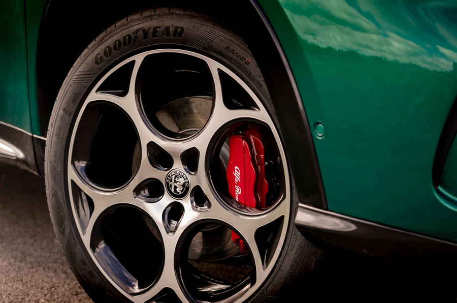 05 Alfa Romeo Tonale PHEV FD 2023 roue télédiale 19 pouces