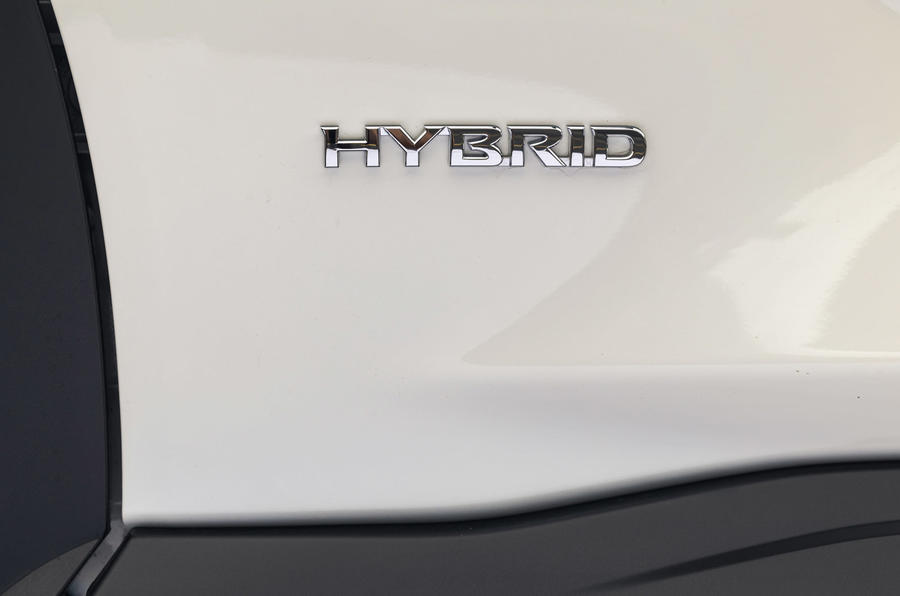 05 Nissan Juke Hybrid 2022 FD badge hybride