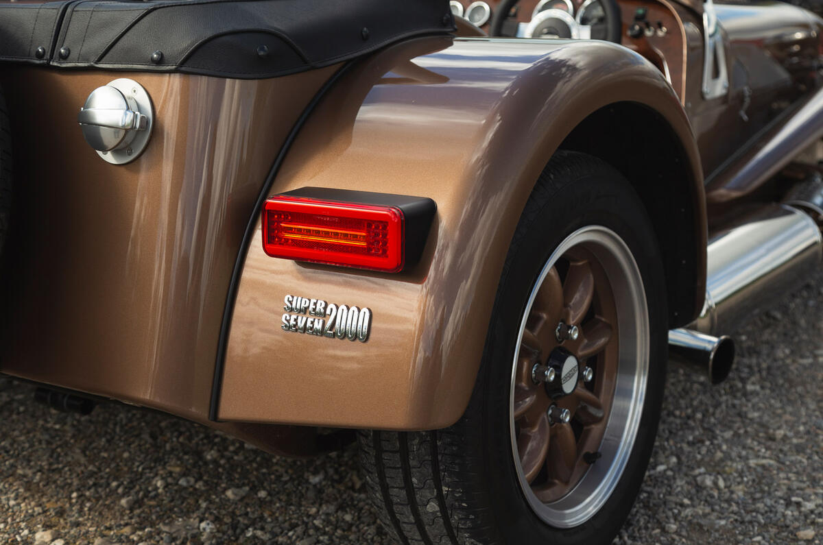 07 Caterham Super Seven 2000 FD 2022 badge