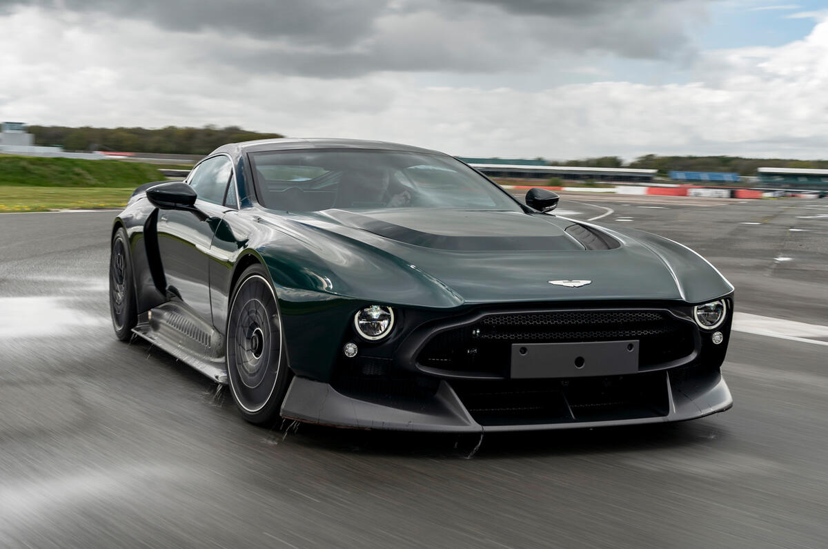 1 Aston Martin Victor 2021 FD hero avant
