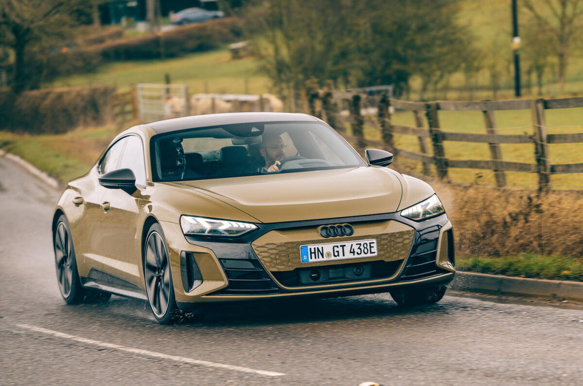 1 Audi RS E tron GT 2021 LHD premier examen de conduite héros avant