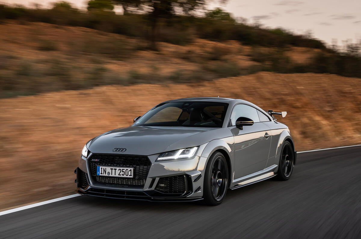 Audi TT RS en action avant