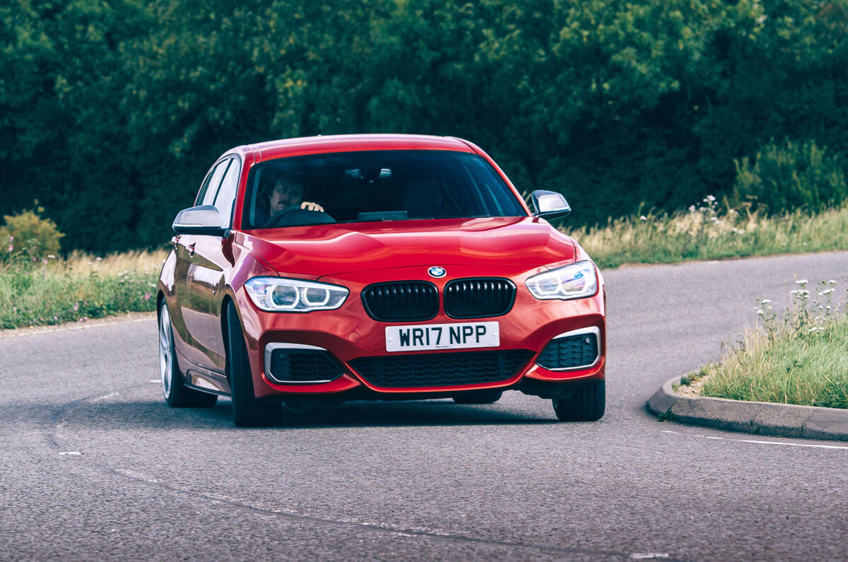 Oiseaux BMW m140i 2020 : premier bilan de conduite au Royaume-Uni - le héros