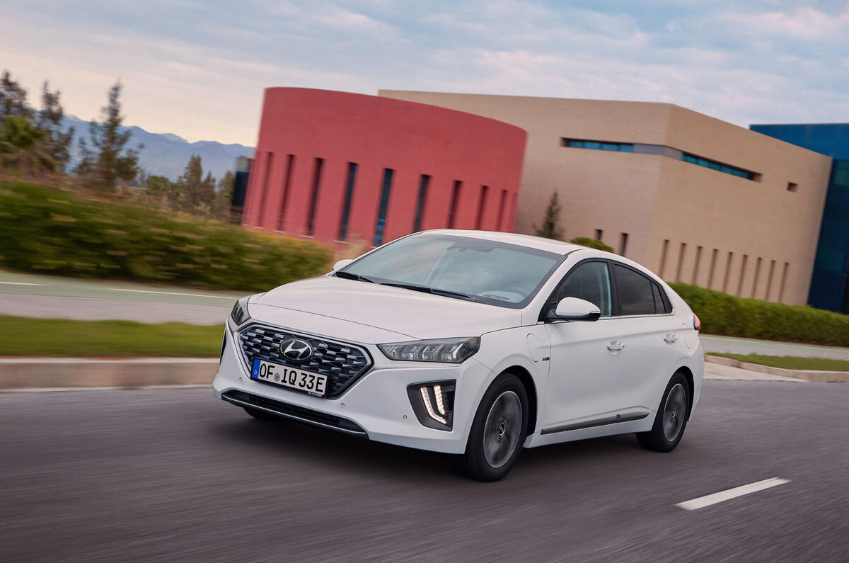 hyundai-ioniq-plug-in-hybrid-2019-review-autocar