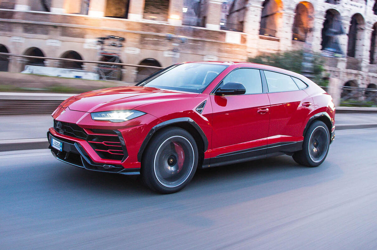 Lamborghini Urus review 2018 hero front