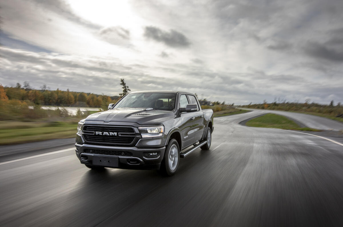 1-RAM-1500-Laramie-5.7-V8-2018-FD-front