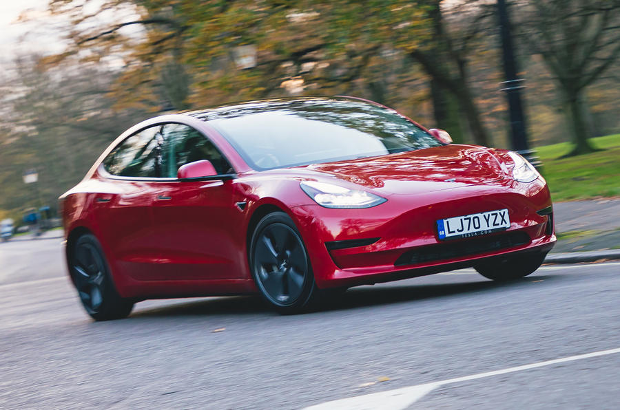 Tesla Model 3 Standard plus 2020 Premier examen de conduite au Royaume-Uni - le front des héros