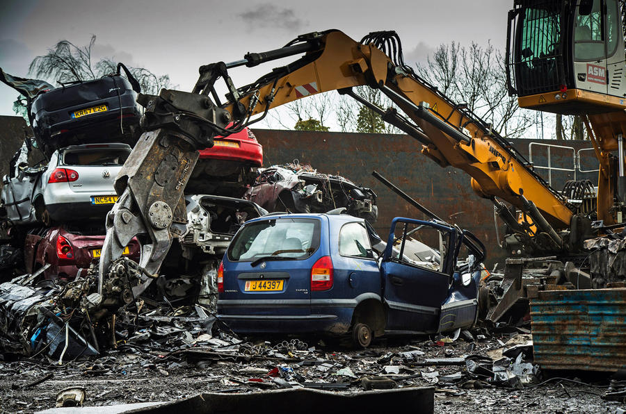 Vauxhall Zafira being crushed