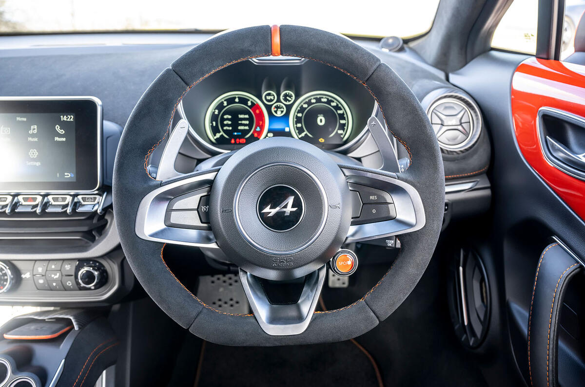 10 Alpine A110 S 2022 UE : essai routier du volant