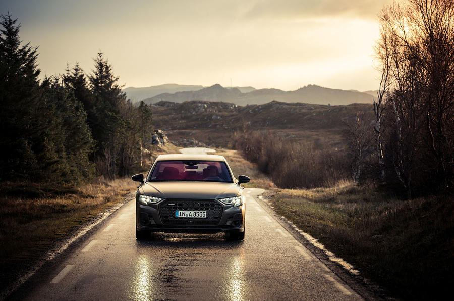 10 Audi A8 2021 : essai de conduite sur route avant