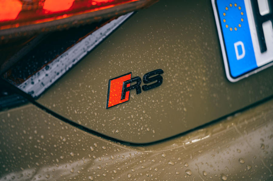 10 Audi RS E tron GT 2021 LHD : premier badge d'examen de conduite arrière