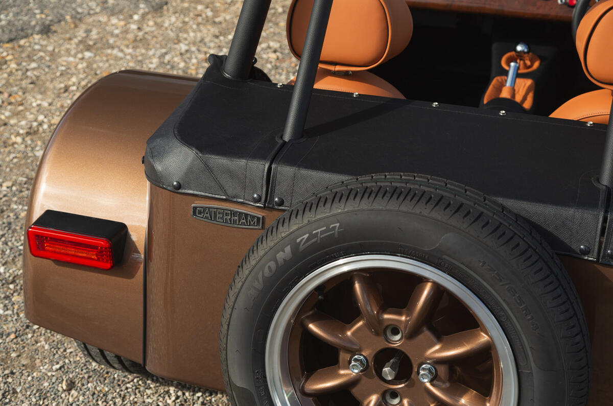 10 Caterham Super Seven 2000 FD 2022 badge spare wheel