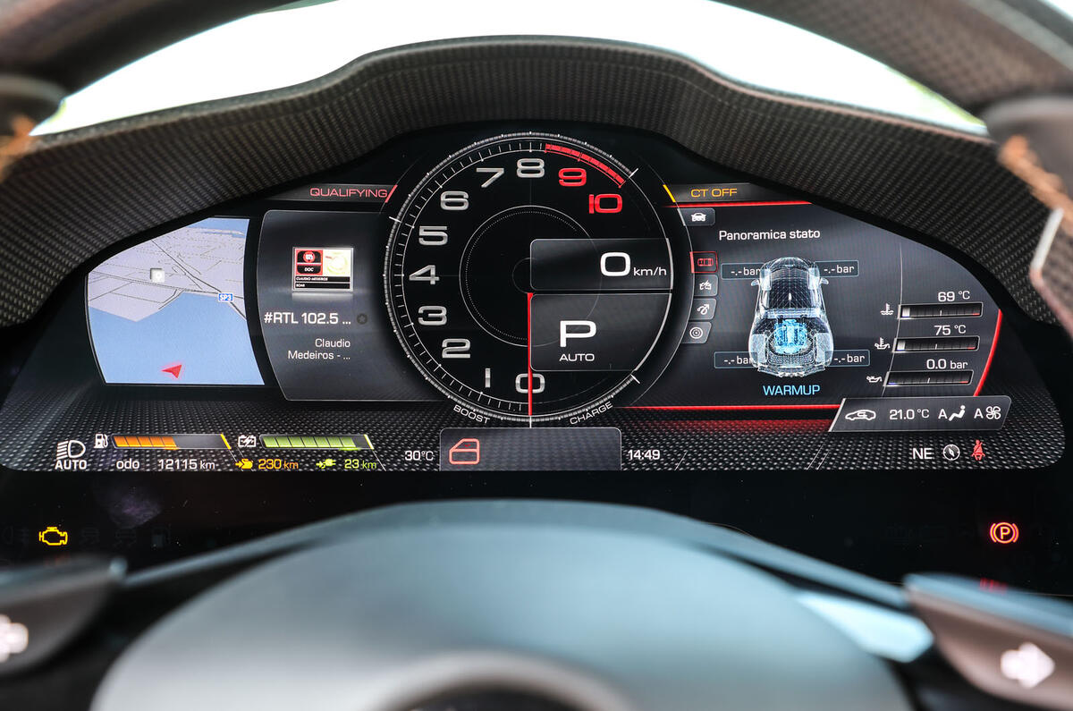 10-ferrari-sf90-stradale-2020-fd-instruments.jpg